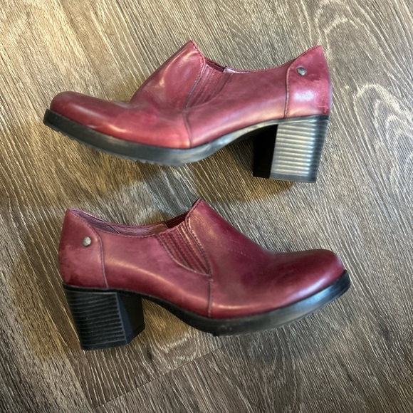 Dansko leather Women's Burgundy Heeled Loafers 7740220200 EU 40 - Picture 1 of 9